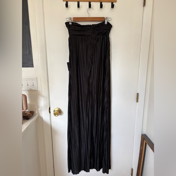 Lulus Whimsical Beauty Black Satin Plisse Strapless Maxi Dress Medium NWT Formal - Picture 4 of 9